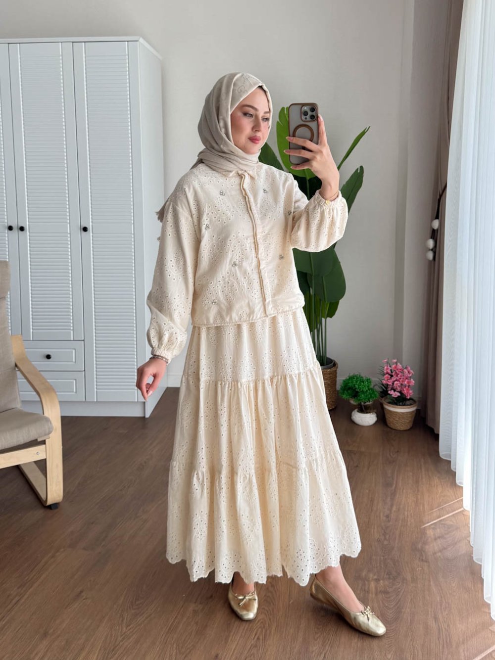 Taş İşlemeli Brode Takım Ekru